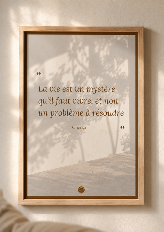 Affiche encadrée A3 — "La vie est un mystère qu'il faut vivre, et non un problème à résoudre" — Gandhi